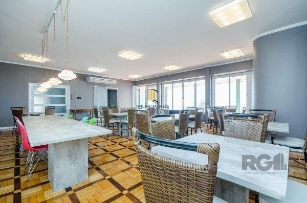 Amplo Apartamento de 3 quartos com suíte e 2 sacadas, com Vista para o Guaíba e 1 Vaga - Moinhos de Vento - 126m²