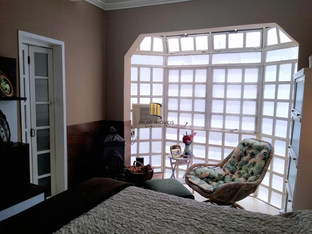 Vende-se apartamento com 3 quartos(1 suíte), 114m² e 1 vaga - Moinhos de Vento