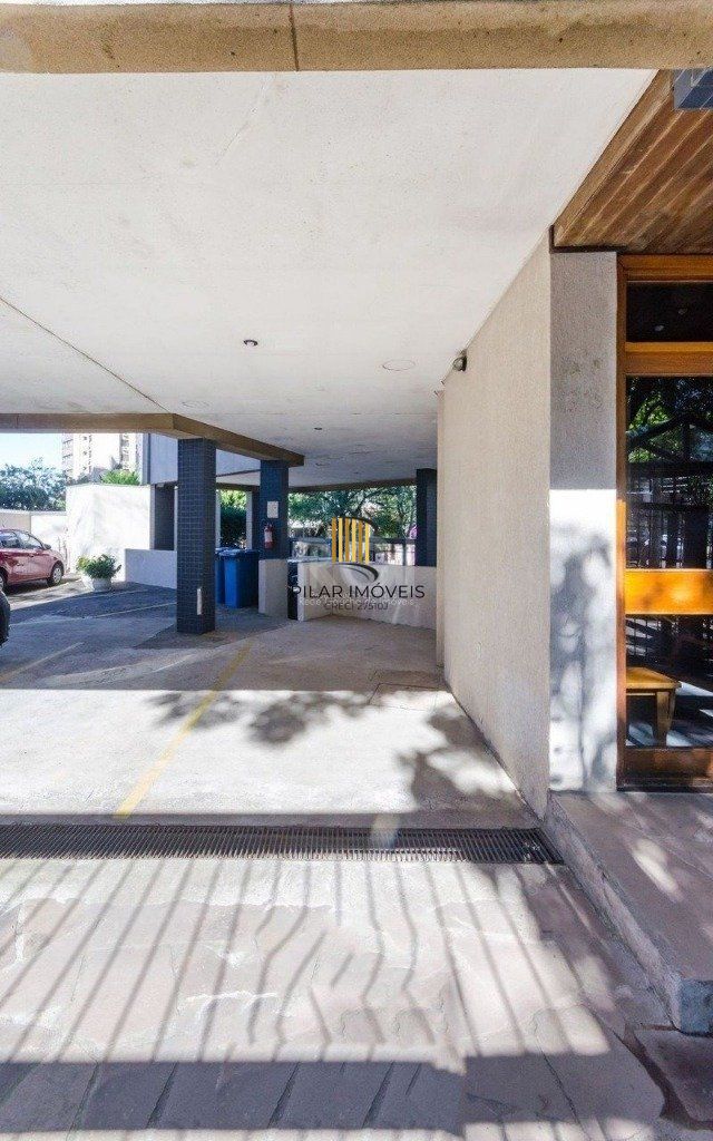 Vende-se cobertura - 171m², 2 dormitórios, sendo 1 suite, 2 vagas - Petrópolis