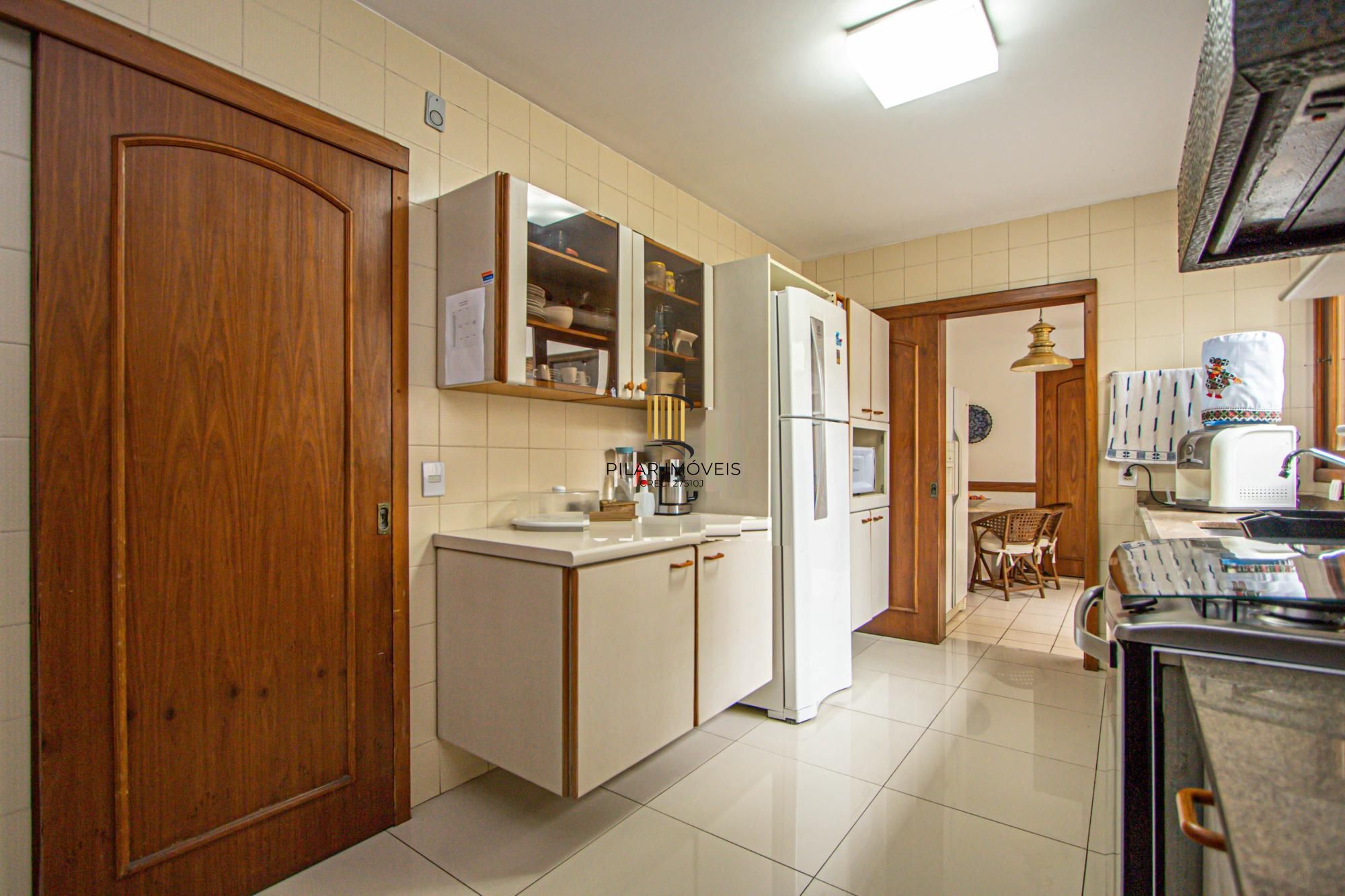 Apartamento mobiliado com 4 quartos, hidromassagem e 2 vagas -254 m²- Petrópolis