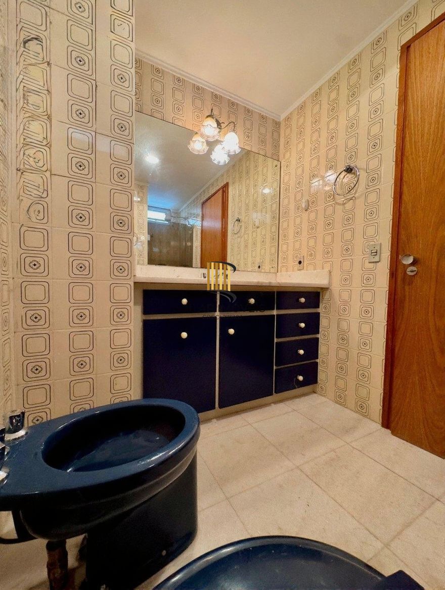 Vende-se apartamento com 3 quartos(1 suíte), 174m² e 2 vagas - Bom Fim