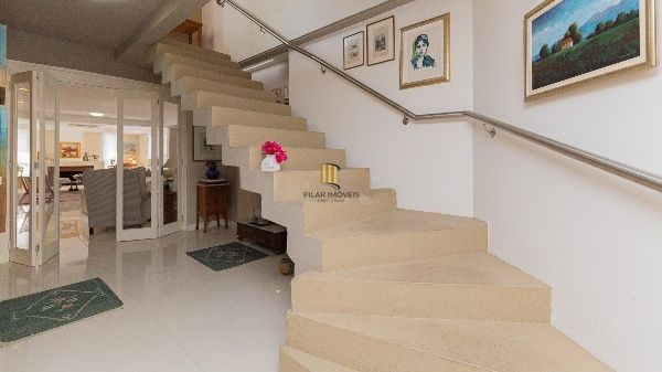 Vende-se ampla cobertura com 3 suítes, 3 vagas e 261 m² - Bela Vista