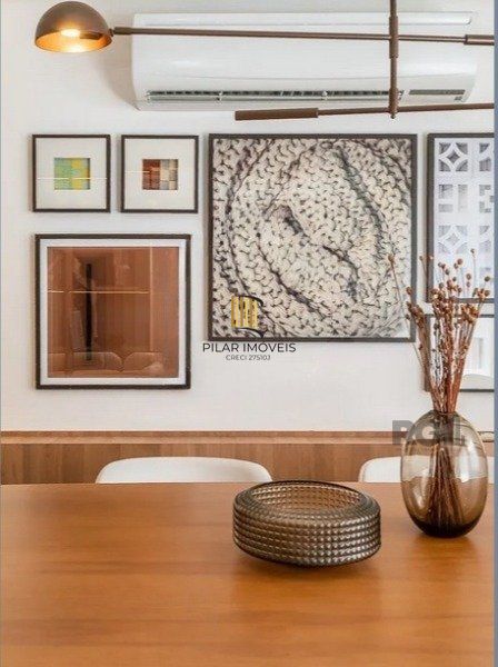 Vende-se apartamento 3 quartos com suíte e duas vagas - 134m² - Moinhos de Vento