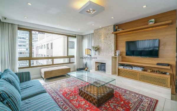 Vende-se apartamento com 3 suítes, 3 vagas e 136 m² - Petrópolis