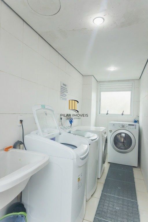 Vende-se apartamento com 2 quartos (1 suíte), 55m² e 2 vagas – Petrópolis