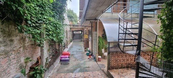 Vende-se ampla casa 6 quartos, 2 suítes, 5 vagas de garagem, churrasqueira e duas entradas individuais - 360m² - Chácara das Pedras