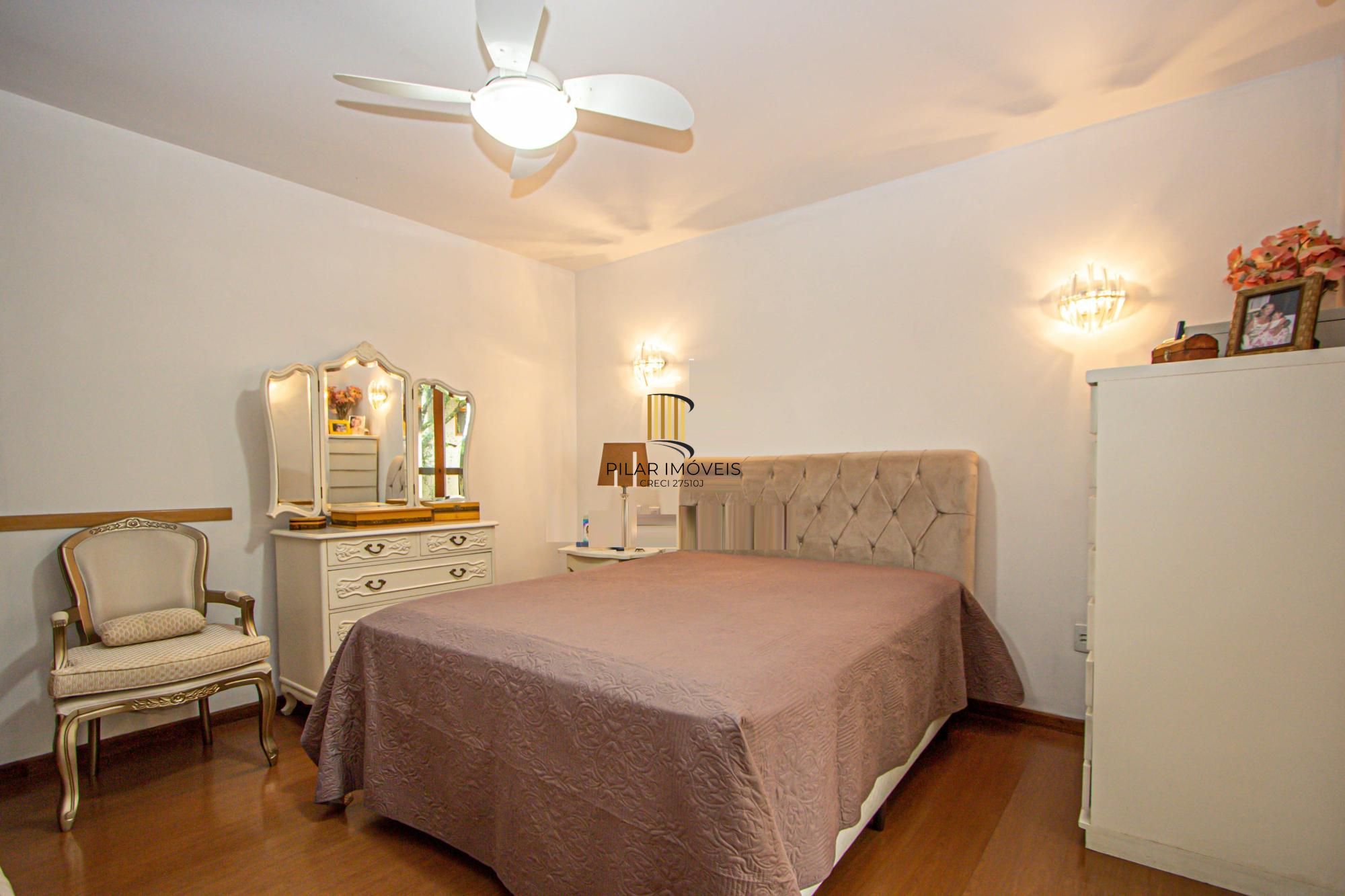 Apartamento mobiliado com 4 quartos, hidromassagem e 2 vagas -254 m²- Petrópolis