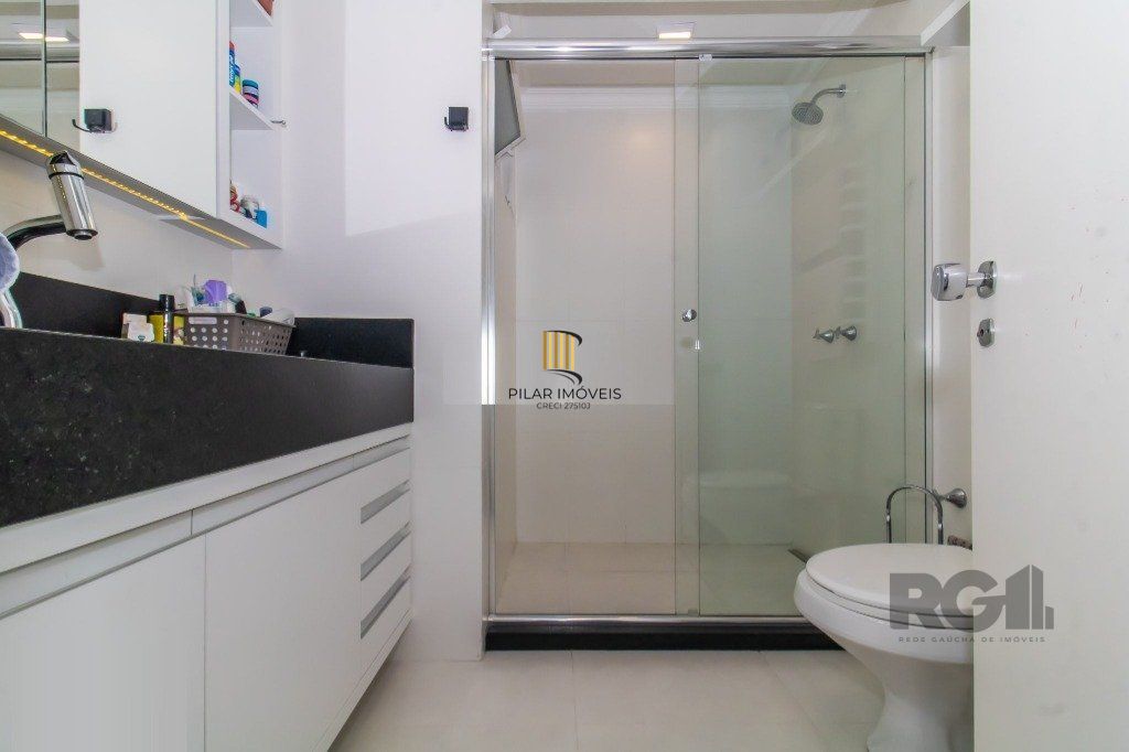 Vende-se belo apartamento a 2 quadras do Parcão, 3 quartos com suíte e vaga coberta - 110m² - Auxiliadora