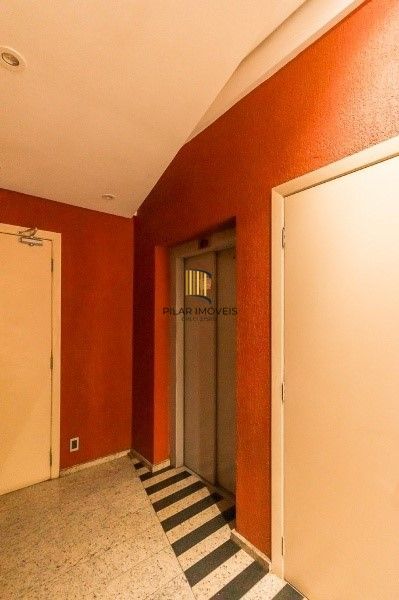 Cobertura com 3 quartos, 2 suítes e 2 vagas no Petrópolis – Vista deslumbrante!