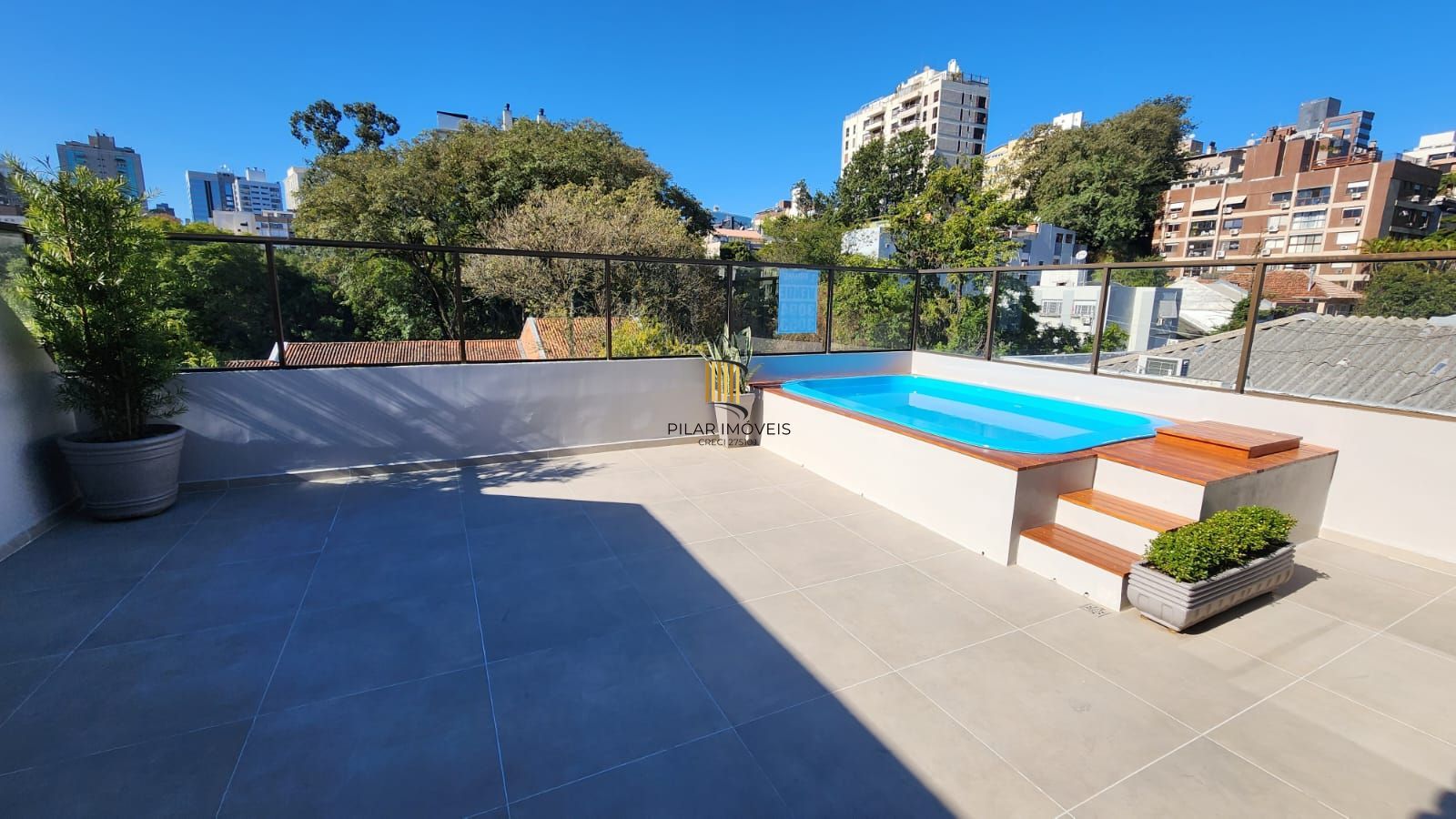 Vende-se cobertura com 2 quartos(2 suítes), piscina, 2 vagas e 235 m² – Mont`Serrat