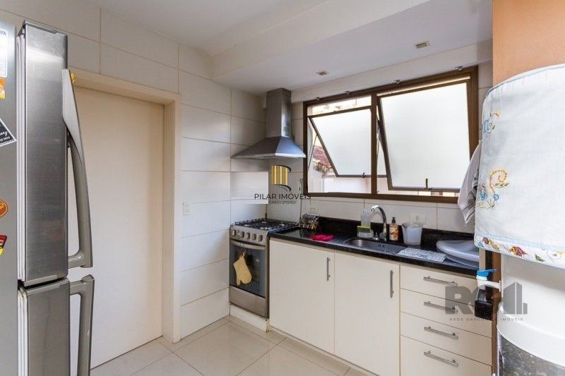 Apartamento 3 dormitórios, 1 suíte, 2 vagas - 74,91m² no Bairro Petrópolis