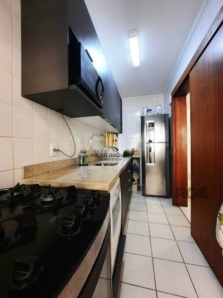 Vende-se apartamento com 2 quartos (1 suíte), 61 m² e 1 vaga – Petrópolis