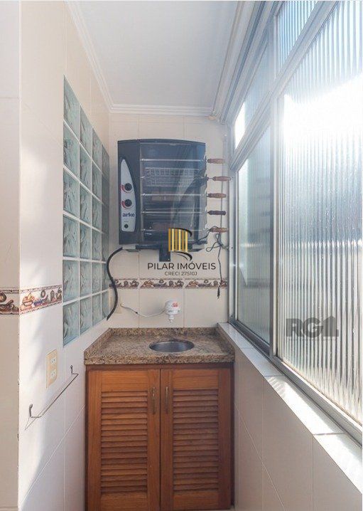 Vende-se ensolarado apartamento 3 quartos, 121m², áreas amplas. com sacada - Petrópolis