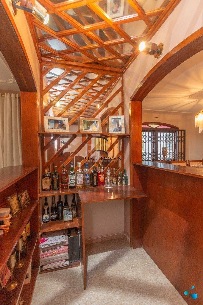 Casa para Venda - 240m², 3 dormitórios, sendo 1 suites, 3 vagas - Partenon