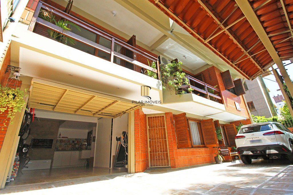 Vende-se casa duplex 3 dormitórios com 2 vagas próximo ao Clínicas - Santana