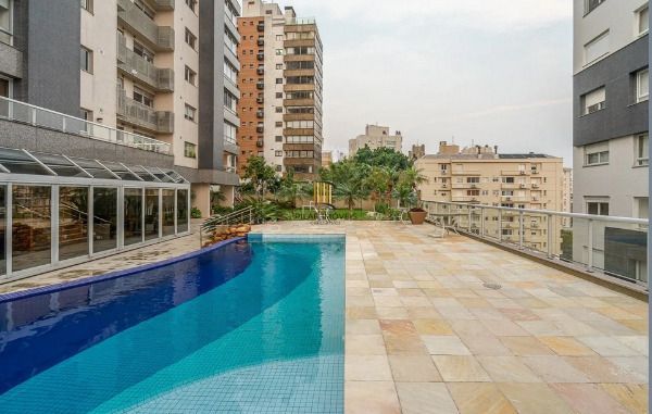 Vende-se amplo apartamento de 195m², 3 Suítes, 3 Vagas, localizado no bairro Bela Vista