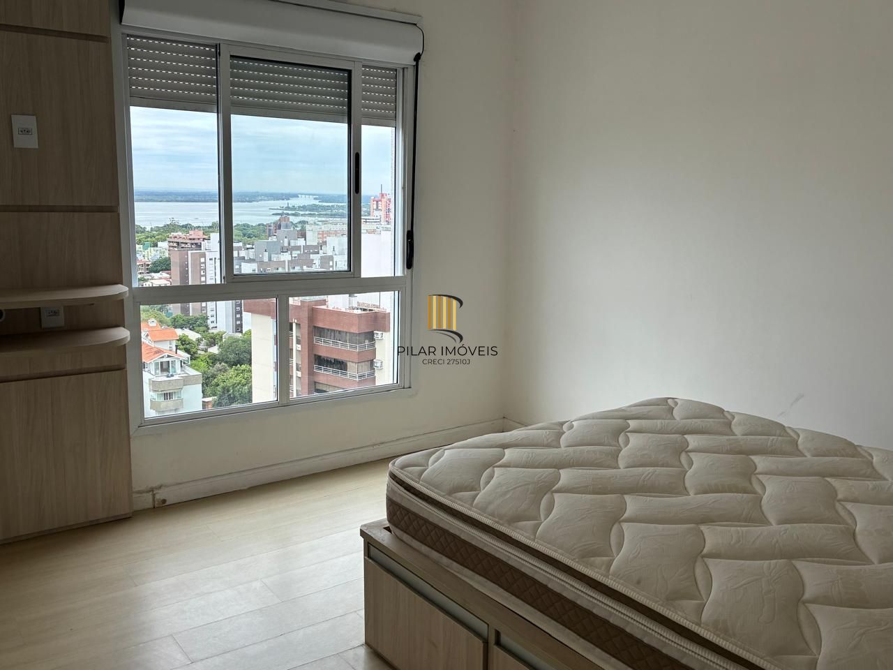 Vende-se amplo apartamento 3 quartos com suíte e 2 vagas no Menino Deus  - 158,4m²