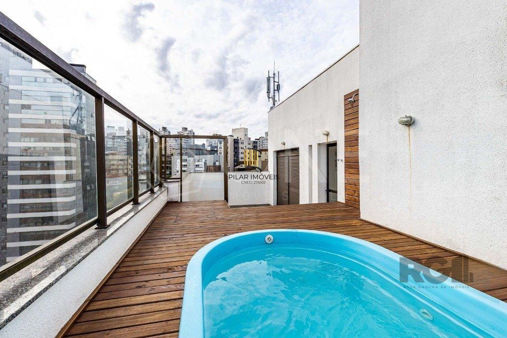 Vende-se apartamento mobiliado, 2 quartos, 1 suíte, 2 vagas - Petrópolis