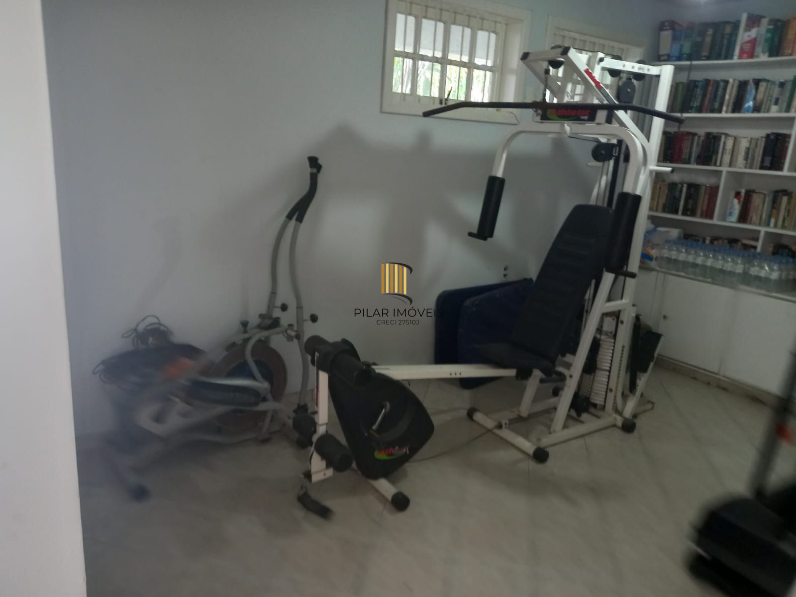 Vende-se sobrado com 5 quartos (3 suítes), 428m² e 3 vagas – Alto Petrópolis