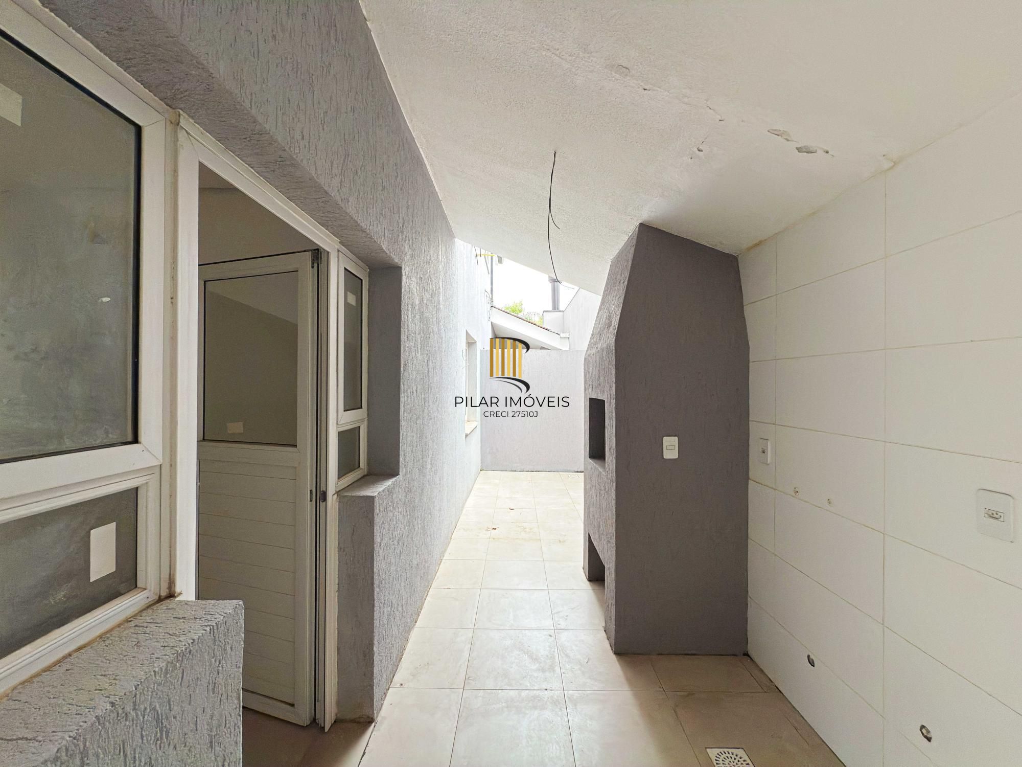 Vende-se casa em condomínio com 4 dormitórios (2 suítes), 3 vagas  – Tristeza