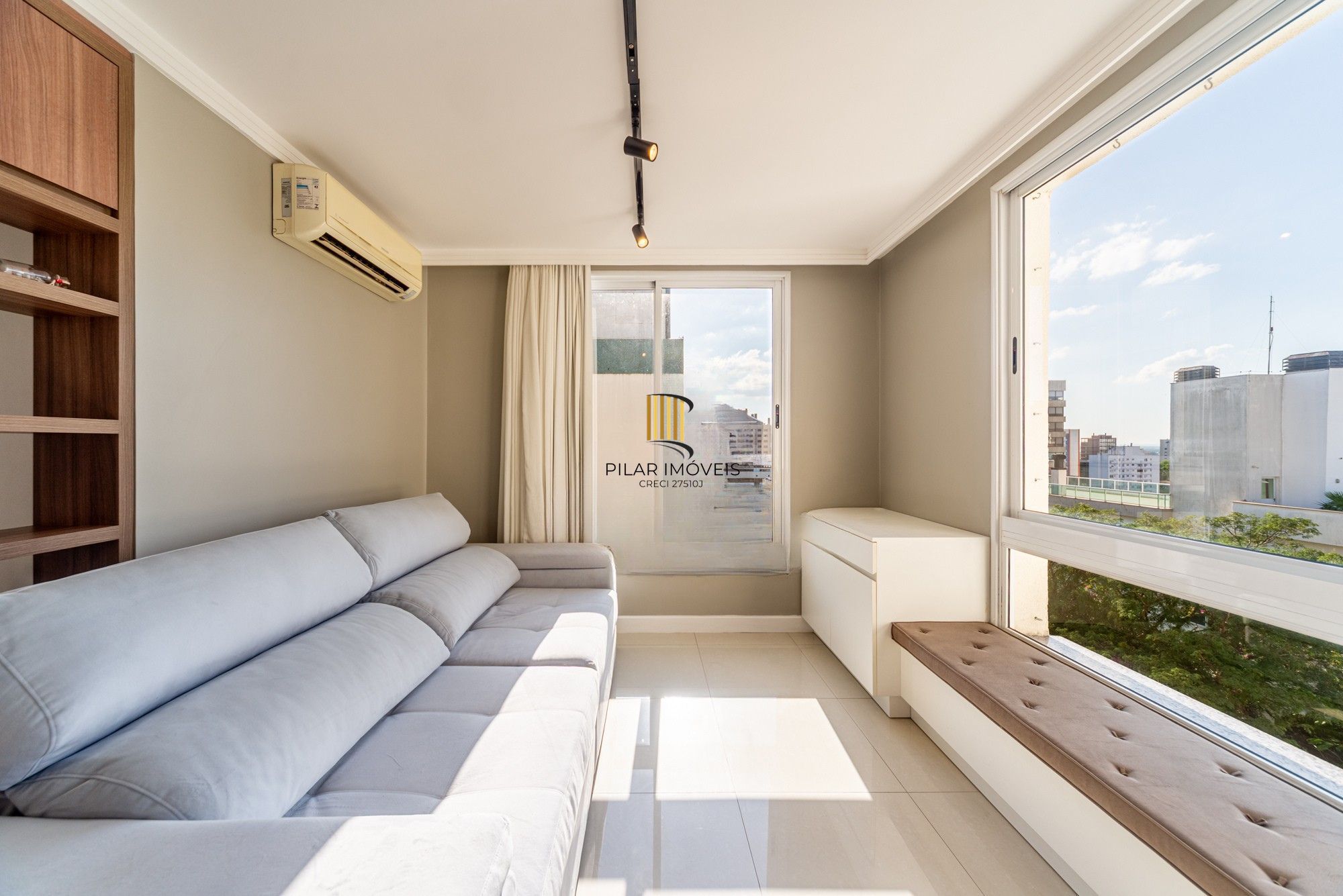 Vende-se apartamento com 1 quarto e 1 vaga – Mont'Serrat