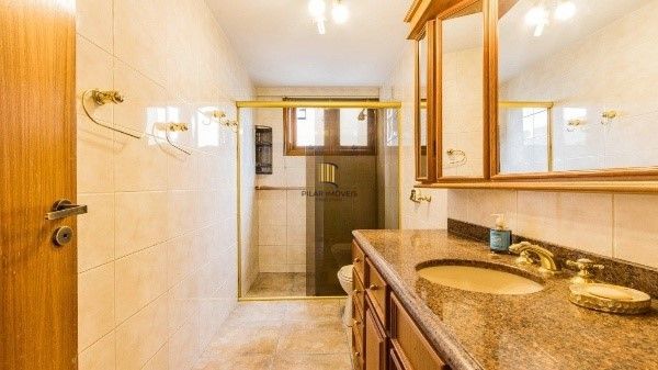 Amplo apartamento com 3 dormitórios, churrasqueira e hidromassagem - 222m² - Petrópolis