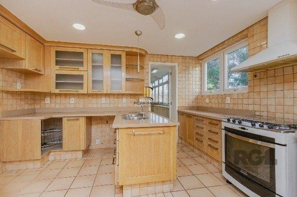Vende-se luxuoso apartamento 3 quartos c/ suíte, dependência de empregada, gabinete, 2 vagas cobertas - 283m² - Moinhos de Vento