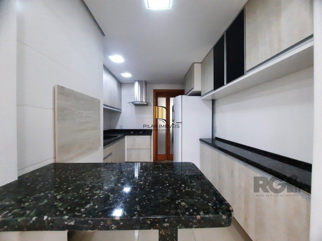 Vende-se apartamento impecável 2 quartos com suíte, 2 vagas cobertas, próximo da PUCRS - 80m² - Jardim Botânico