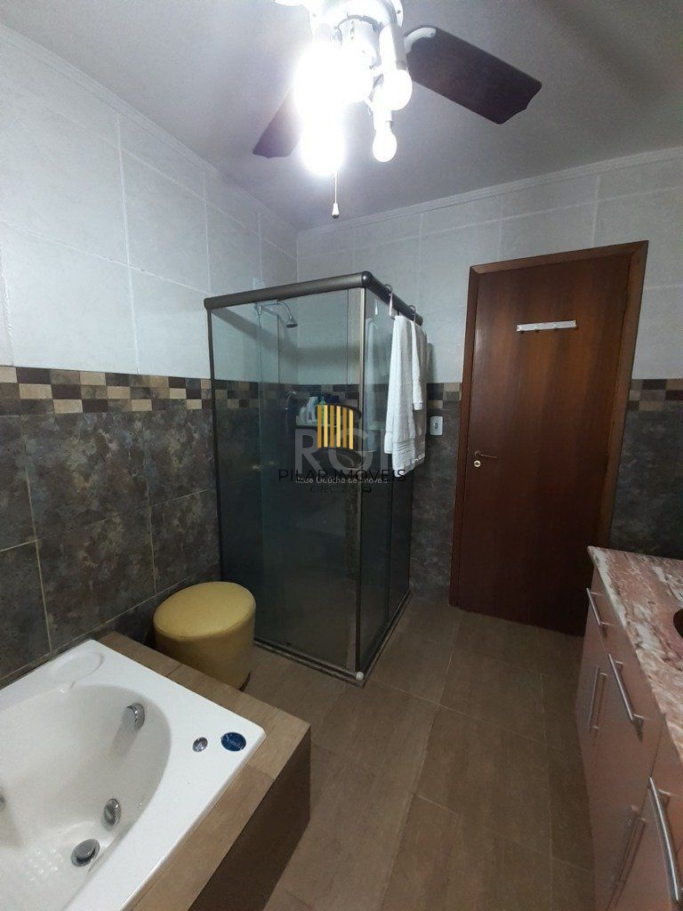 Casa 3 dormitórios, 2 suítes, 4 vagas, 257,52 m² de área privativa, no Bairro Ipanema