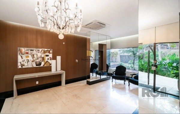 Apartamento de 192m² com 3 Suítes, 3 Vagas e Móveis Planejados de Alto Padrão Próximo à Praça da Encol