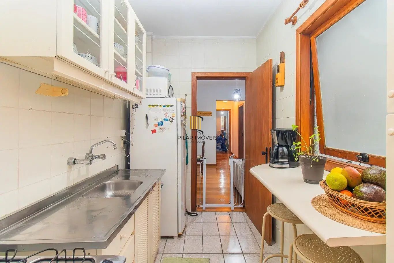 Vende-se apartamento com 2 quartos, 1 vaga e sacada com churrasqueira - Bela Vista