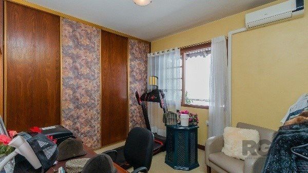 Vende-se ampla casa em condomínio com 3 quartos, suite master, sacada, perto da Encol - 292m² - Bela Vista