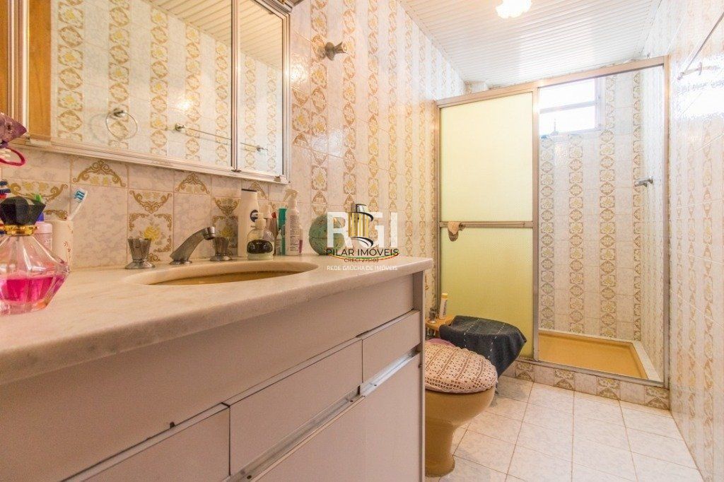 Apartamento á Venda - 140m², 3 dormitórios, sendo 1 suites, 2 vagas - São João