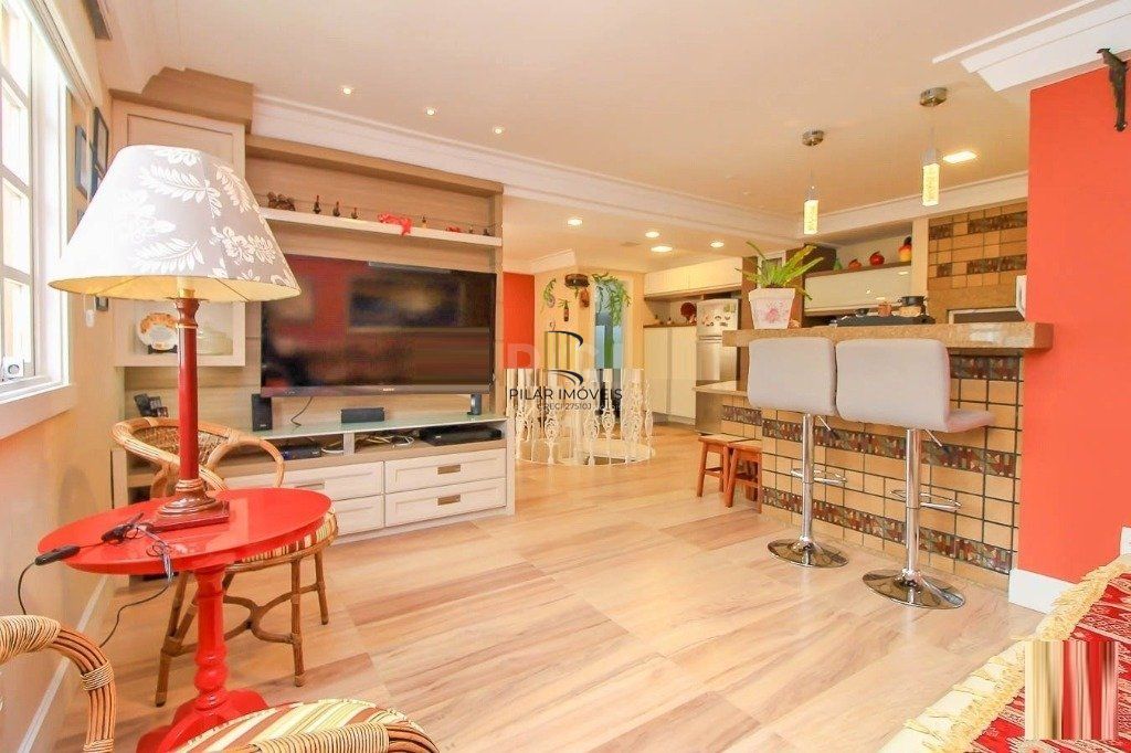 Cobertura para Venda - 252m², 3 dormitórios, sendo 1 suites, 2 vagas - Menino Deus