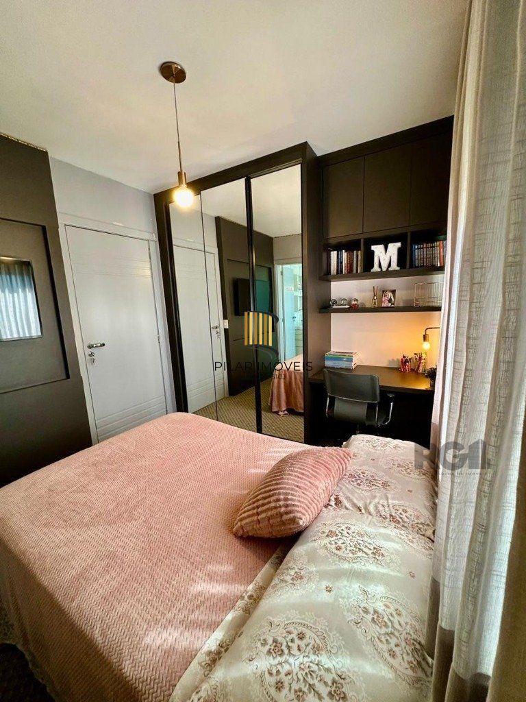 Vende-se luxuoso apartamento com 3 suítes, 2 vagas, lareira no bairro Rio Branco com 133m²
