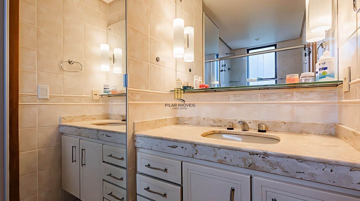 Vende-se apartamento com 2 quartos( 1 suíte), 96m², sacada e 2 vagas - Mont Serrat