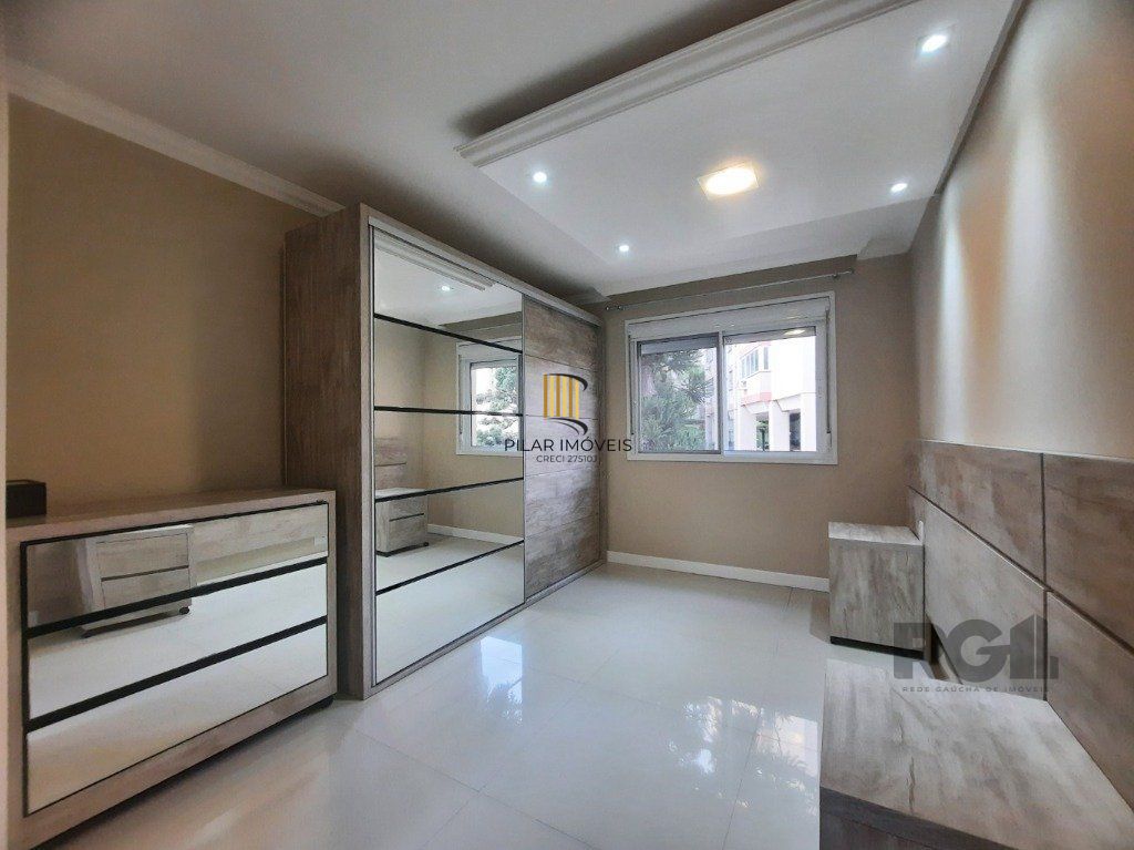 Vende-se apartamento impecável 2 quartos com suíte, 2 vagas cobertas, próximo da PUCRS - 80m² - Jardim Botânico