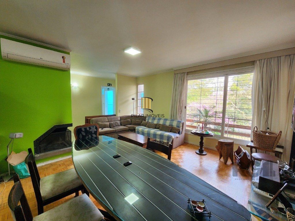 Vende-se excelente cada 3 quartos com suíte, 4 vagas, anexo comn salão de festas, podendo ser usada para fins comerciais - 255m² - Chácara das Pedras
