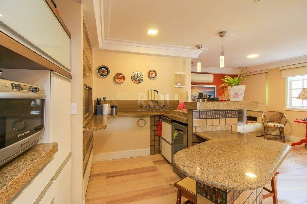 Cobertura para Venda - 252m², 3 dormitórios, sendo 1 suites, 2 vagas - Menino Deus
