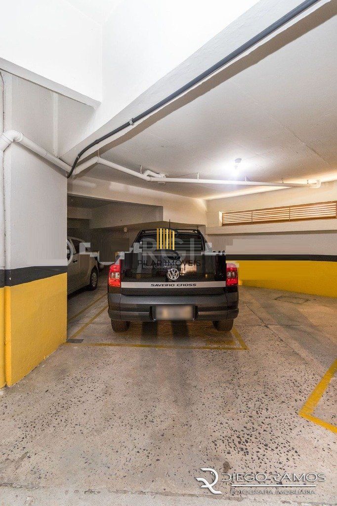 Apartamento á Venda - 71.5m², 2 dormitórios, sendo 1 suíte, 1 vaga - Petrópolis