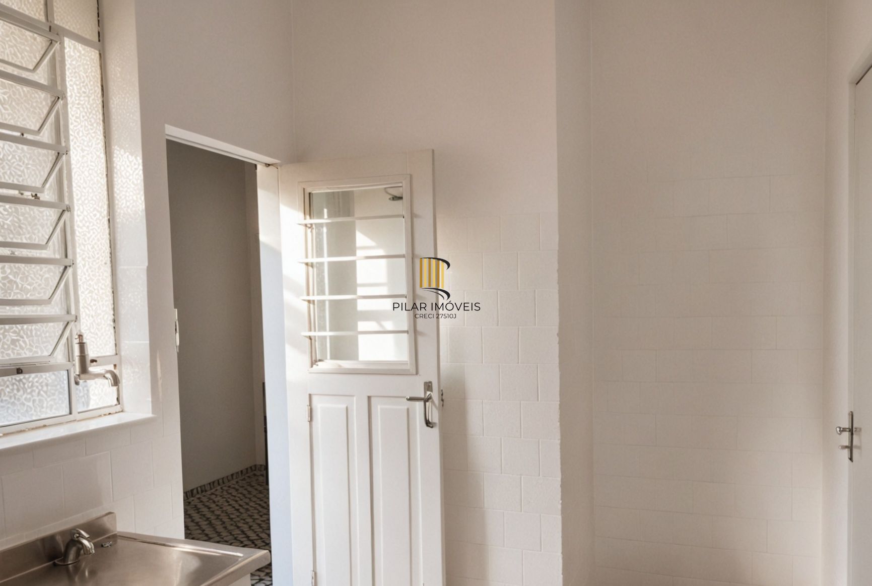 Vende-se apartamento com 2 quartos, 76m², sacada e 1 vaga - Auxiliadora