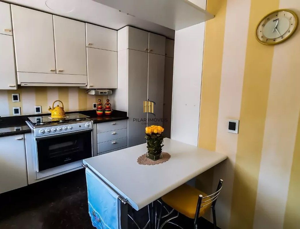 Vende-se apartamento com 3 quartos (1 suíte), 2 sacadas com churrasqueira, 132m² e 2 vagas - Auxiliadora