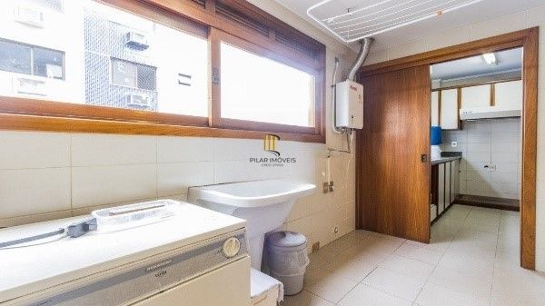 Amplo apartamento com 3 dormitórios, churrasqueira e hidromassagem - 222m² - Petrópolis