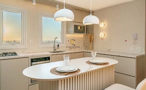 Vende-se luxuosa cobertura com 270m²- 3 suítes, 3 vagas e piscina no Auxiliadora