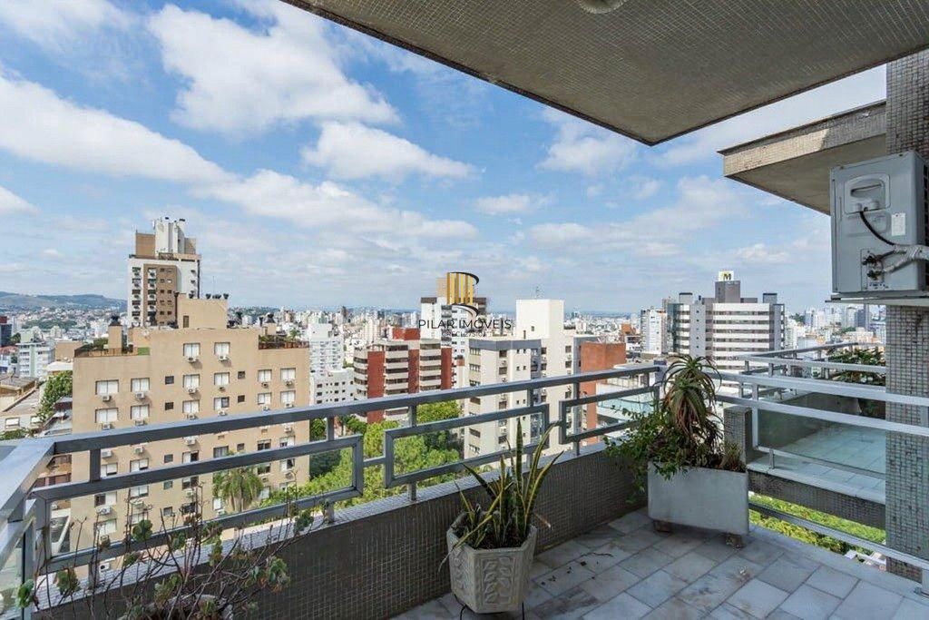Vende-se ampla cobertura com 3 quartos (1 suíte), 283m² e 2 vagas - Petrópolis