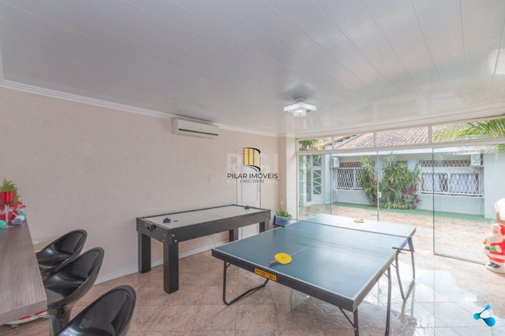 Casa para Venda - 240m², 3 dormitórios, sendo 1 suites, 3 vagas - Partenon
