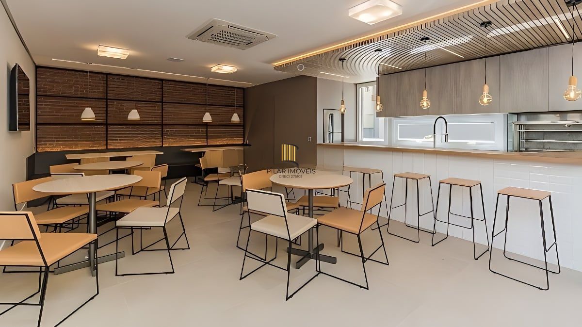 Vende-se apartamento com 2 quartos (1 suíte), 81m² e 2 vagas – Moinhos de Vento