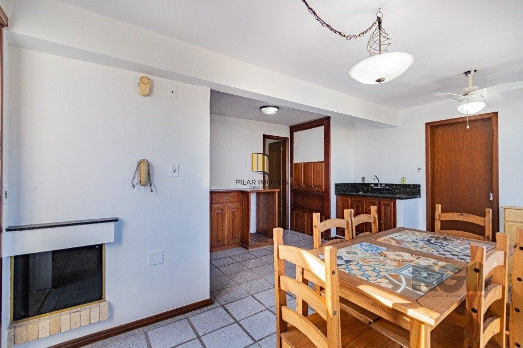 Vende-se ampla cobertura com 3 dormitórios 3 vagas - 269m² - Bairro Moinhos de Vento