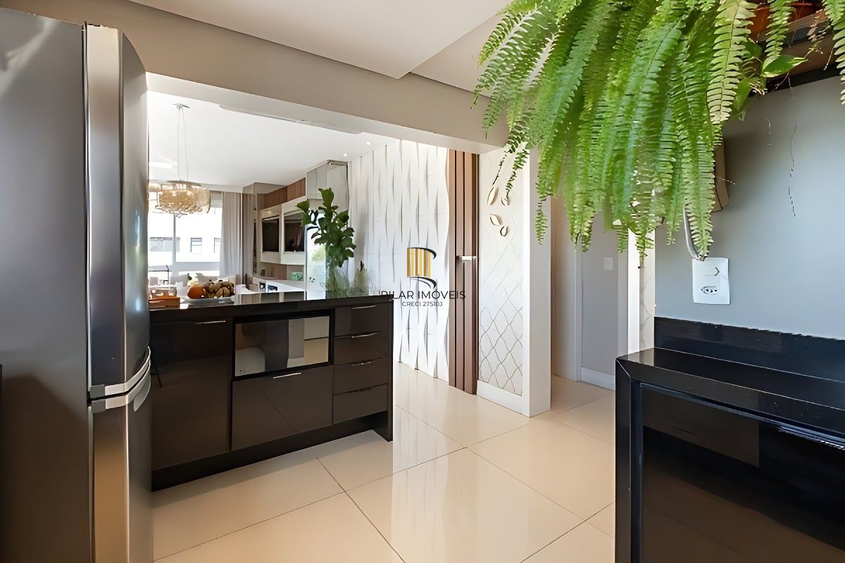 Vende-se apartamento com 2 quartos (1 suíte), 81m² e 2 vagas – Moinhos de Vento