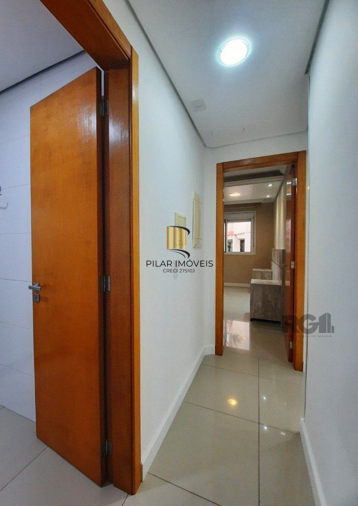 Vende-se apartamento impecável 2 quartos com suíte, 2 vagas cobertas, próximo da PUCRS - 80m² - Jardim Botânico